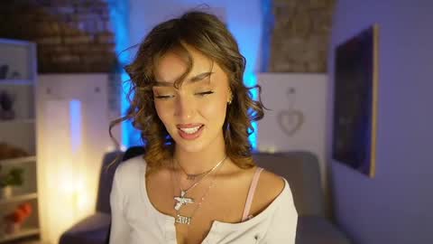 Snapshot of clara_smile chatting on February 13, 7:42 pm Clara smile online show from February 13, 7:42 pm