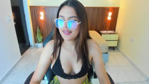 C L A R A  online show from April 8, 7:38 pm