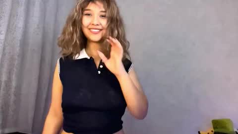 Lara online show from November 22, 6:32 pm