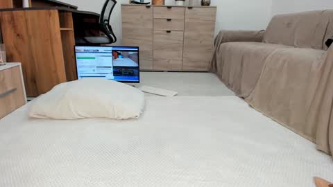 Snapshot of classy_medeeea chatting on October 4, 2:28 am Deea xxx online show from October 4, 2:28 am
