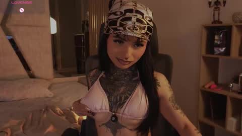 Cleo Adams online show from November 15, 5:08 am