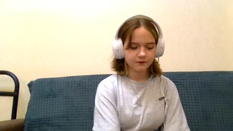 clementinaaures online show from November 3, 2:10 pm