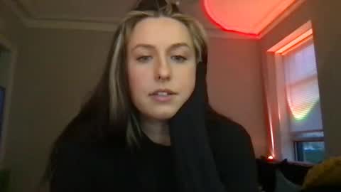 Snapshot of clemmy6699 chatting on October 28, 10:47 pm clemmy and bane online show from October 28, 10:47 pm