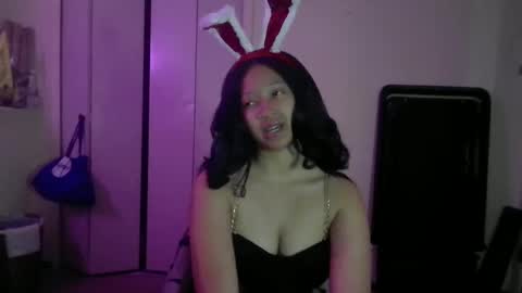 Snapshot of clioenchants chatting on December 14, 12:11 am High Queen Clio online show from December 14, 12:11 am