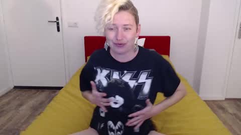 Syl  online show from February 23, 2:39 pm