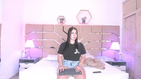 Snapshot of cloe_cifuentes chatting on February 13, 11:28 am Cloe Online de 600 a 1400 online show from February 13, 11:28 am
