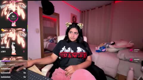 cloe small online show from October 25, 2:30 am