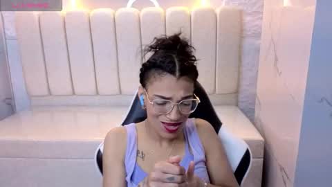 Snapshot of cloe_tx_ chatting on October 16, 3:42 am cloee online show from October 16, 3:42 am