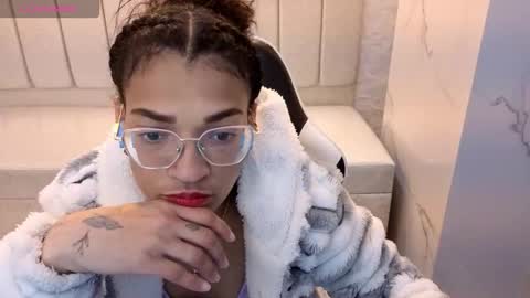 Snapshot of cloe_tx_ chatting on October 14, 2:36 am cloee online show from October 14, 2:36 am