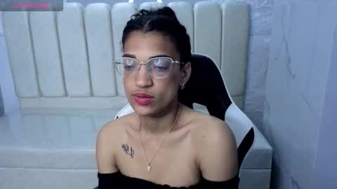 Snapshot of cloe_tx_ chatting on October 11, 7:57 am cloee online show from October 11, 7:57 am