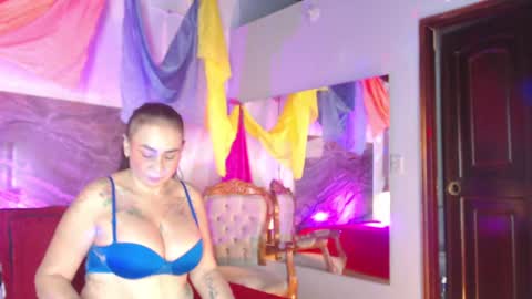 Snapshot of cloee_rabbyt chatting on January 25, 11:35 am CLOE online show from January 25, 11:35 am