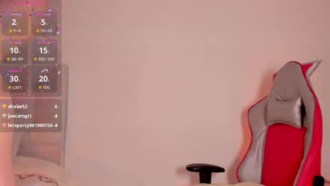 Snapshot of clover_tter_ chatting on October 19, 10:39 am Chloe online show from October 19, 10:39 am