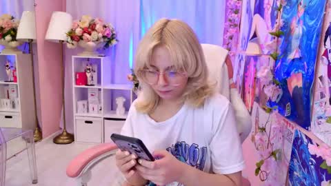 Snapshot of coconut_mia chatting on September 9, 3:01 pm Mia online show from September 9, 3:01 pm
