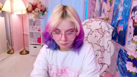 Mia online show from November 20, 4:30 pm