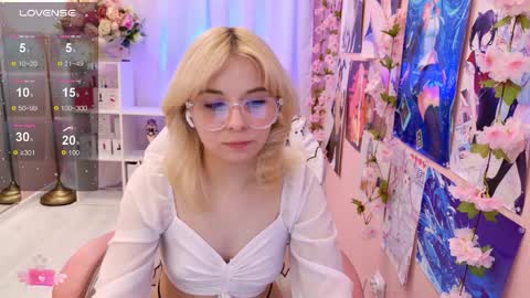 Snapshot of coconut_mia chatting on September 24, 5:01 pm Mia online show from September 24, 5:01 pm