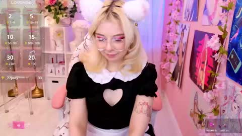 Snapshot of coconut_mia chatting on March 9, 11:14 pm Mia online show from March 9, 11:14 pm