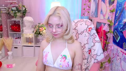Snapshot of coconut_mia chatting on February 10, 9:15 pm Mia online show from February 10, 9:15 pm