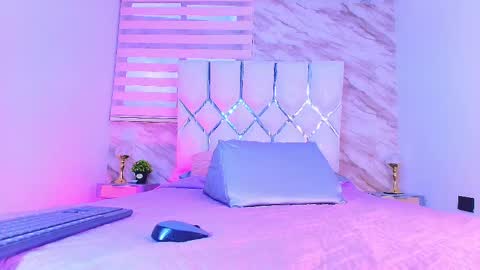 colett online show from April 1, 1:12 pm