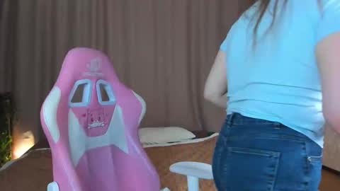 Collen Mon Tue Wed Thu Fri GMT 3 0300am - 0900am  online show from October 5, 4:34 pm