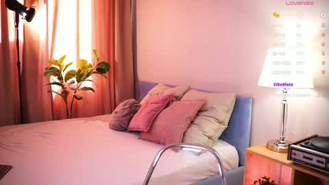 Audrey online show from April 1, 2:03 pm