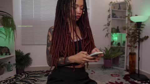 Snapshot of cooper_reds chatting on December 11, 5:36 pm ROSELL 3 online show from December 11, 5:36 pm