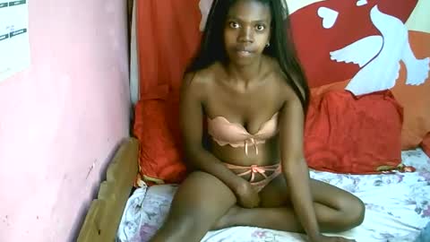 coquine_lara online show from May 5, 6:22 pm