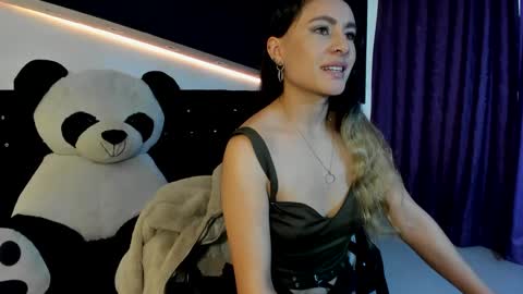 Snapshot of coral_gibson chatting on February 26, 12:27 pm Coral online show from February 26, 12:27 pm