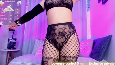 Snapshot of coralinericce_ chatting on February 6, 10:21 pm Coral Stefani online show from February 6, 10:21 pm