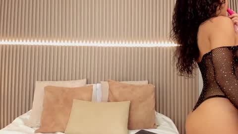 Snapshot of coralineross_ chatting on February 6, 11:31 am coralineross_ online show from February 6, 11:31 am