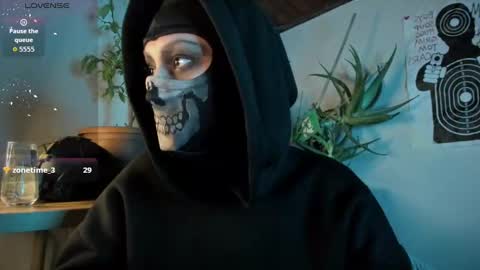 Snapshot of cos_operator chatting on October 9, 6:45 pm cos_operator online show from October 9, 6:45 pm