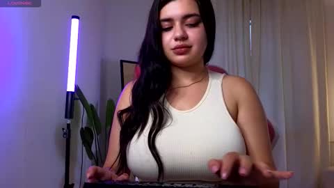 Snapshot of courtneyk_ chatting on October 11, 3:04 pm Courtney online show from October 11, 3:04 pm