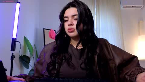 Snapshot of courtneyk_ chatting on September 28, 2:00 pm Courtney online show from September 28, 2:00 pm