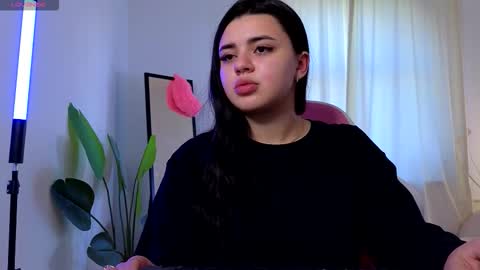 Snapshot of courtneyk_ chatting on September 21, 1:32 pm Courtney online show from September 21, 1:32 pm