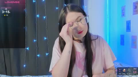 Snapshot of coy_amina_ chatting on January 3, 6:03 pm Lilith online show from January 3, 6:03 pm
