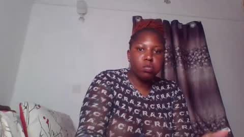 Snapshot of cozy_dion chatting on December 8, 8:25 pm Erykah online show from December 8, 8:25 pm