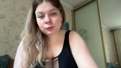 Snapshot of crave_elise chatting on September 13, 11:07 am Elise online show from September 13, 11:07 am