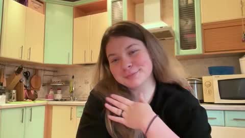 Elise online show from October 22, 6:40 am