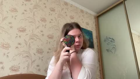Snapshot of crave_elise chatting on September 18, 8:35 am Elise online show from September 18, 8:35 am
