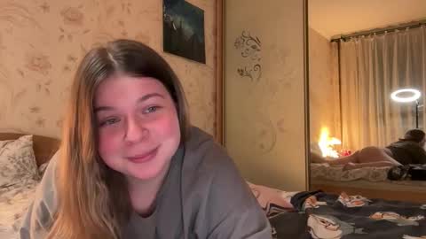 Snapshot of crave_elise chatting on October 19, 11:18 pm Elise online show from October 19, 11:18 pm