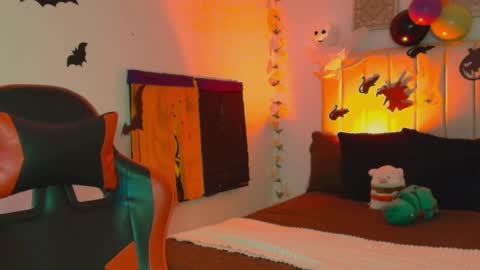Snapshot of crazy_b00bs chatting on October 1, 3:39 pm 00 online show from October 1, 3:39 pm