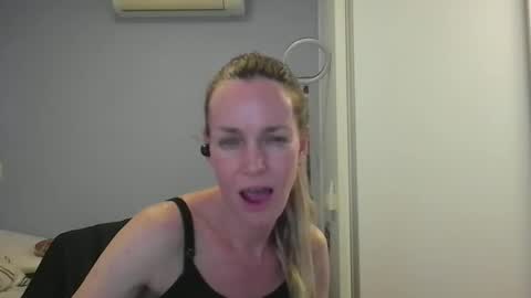 Anny online show from December 3, 12:35 am