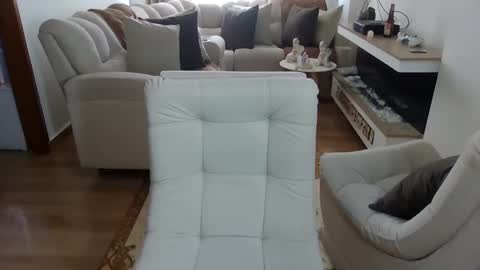 LAURA online show from March 30, 3:11 pm