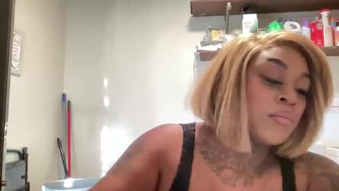 Snapshot of creame_sensation chatting on October 15, 1:03 pm PHANTOMTARGARYENXXX online show from October 15, 1:03 pm