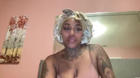 Snapshot of creame_sensation chatting on February 8, 5:29 am PHANTOMTARGARYENXXX online show from February 8, 5:29 am