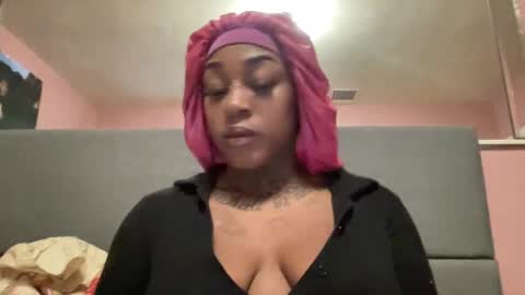 Snapshot of creame_sensation chatting on February 19, 9:28 am PHANTOMTARGARYENXXX online show from February 19, 9:28 am