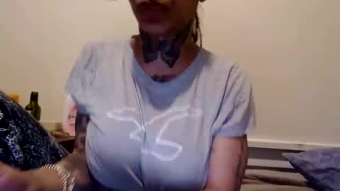 Snapshot of creamyexotica chatting on January 27, 2:10 am CreamyExotica online show from January 27, 2:10 am