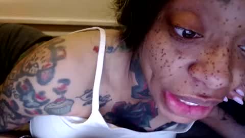 Snapshot of creamyexotica chatting on February 26, 5:24 am CreamyExotica online show from February 26, 5:24 am