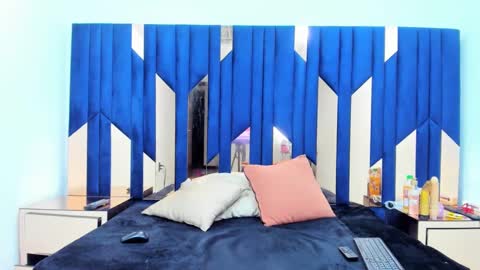 Criistaal   online show from January 28, 4:39 am