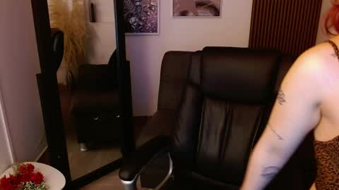 Snapshot of crimson_tati chatting on February 28, 5:26 am Tatiana online show from February 28, 5:26 am