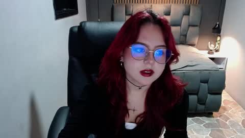 Snapshot of crimson_tati chatting on December 11, 6:14 am Tatiana online show from December 11, 6:14 am